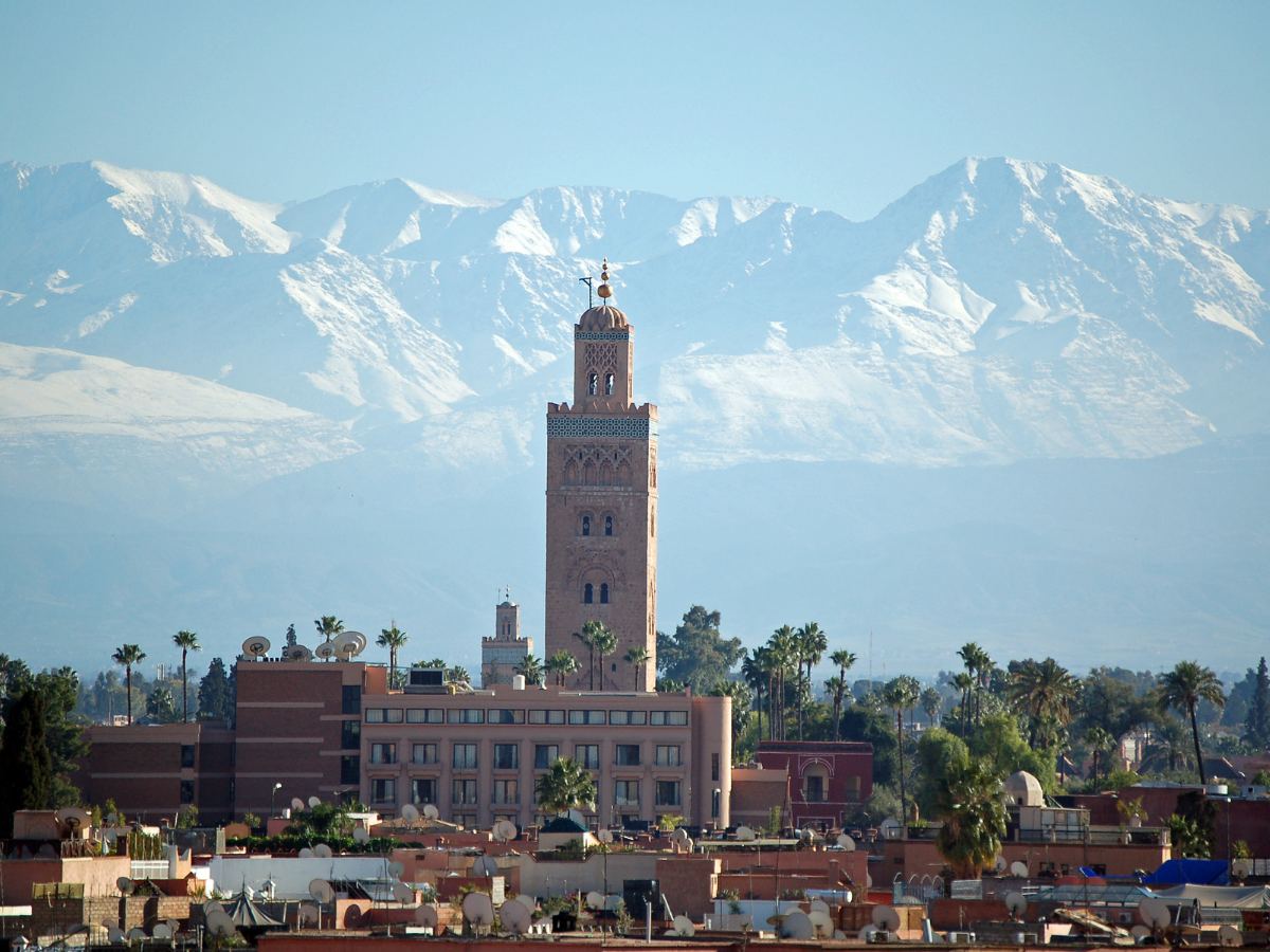 Marrakech to Merzouga desert tour group on the high plateau near Midelt
